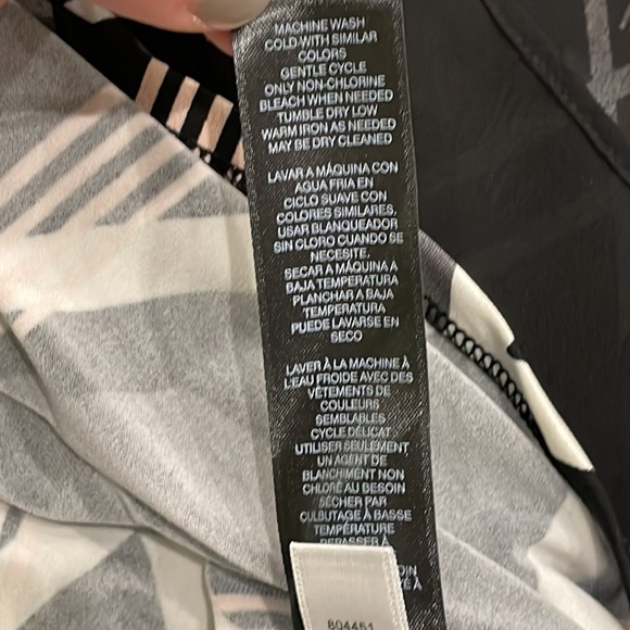 NWT White House Black Market Split Back Shell - Size XXS - Picture 8 of 8